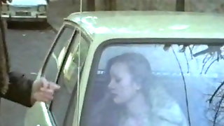 MILF suihin auto Karvainen amatööri suku puoli videoita